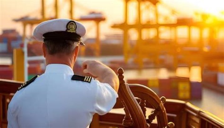 Can I join the Navy with bad eyesight?