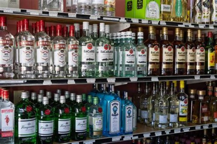 Can you buy alcohol in the Bahamas at 18?