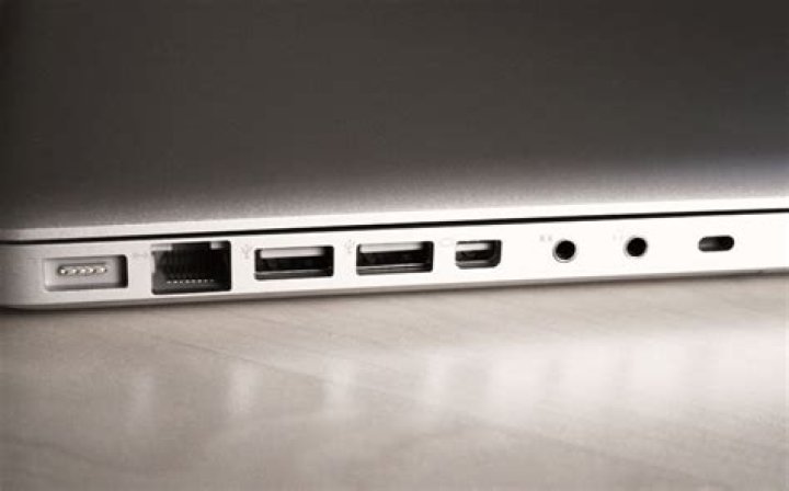 Do Macbooks have FireWire ports?