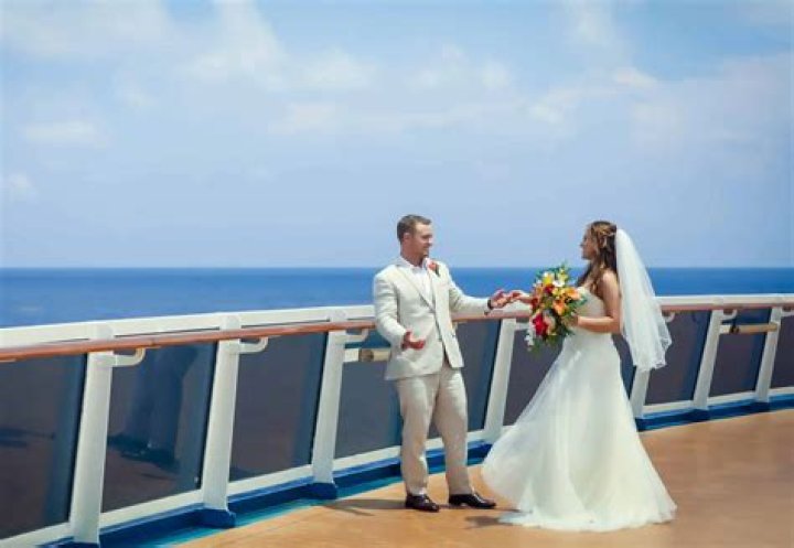 How much does it cost to have a wedding on a cruise ship?